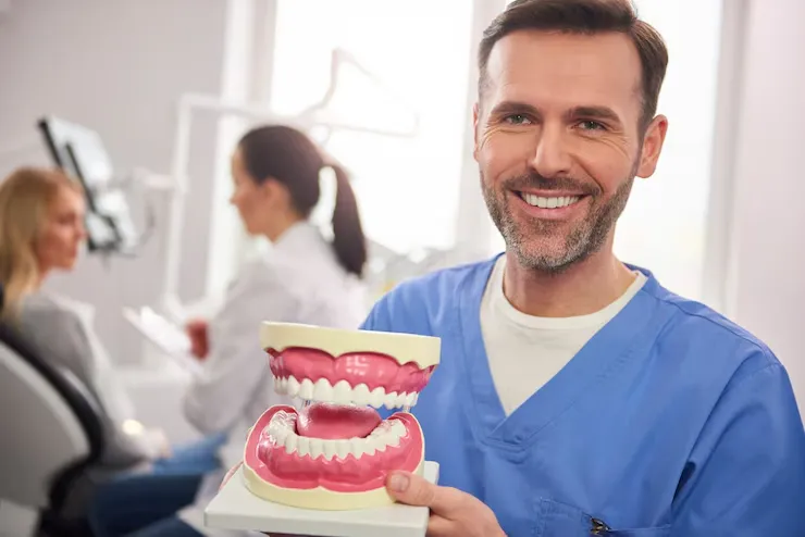 Dentures treatment in Chennai – Smile Life Dental providing complete dentures, partial dentures, and missing teeth replacement with natural-looking results