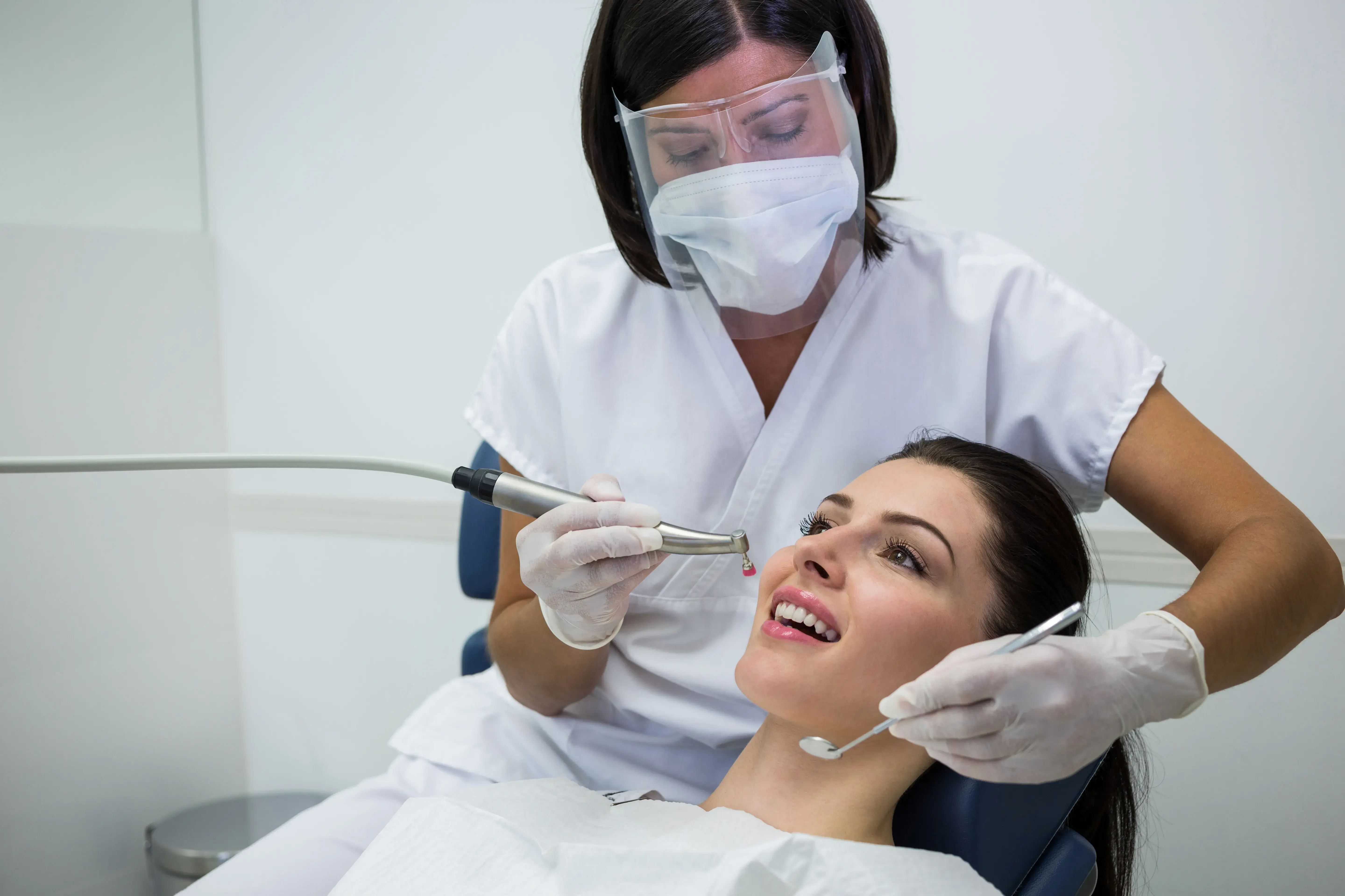 Professional teeth cleaning in Chennai – Smile Life Dental clinic offering dental scaling, polishing, and preventive oral care for healthy teeth and gums